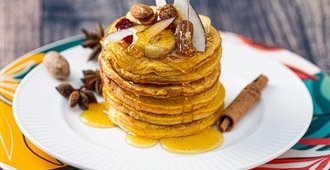 Pancakes au giraumon, 4 épices et sirop d’érable